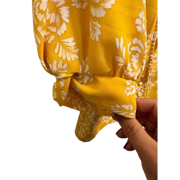 π 2/$30 π Yellow with White Floral Pattern Crop Blouse with Flowy Sleeves sz M - Picture 3 of 6